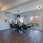 Apartment Delux Eva *