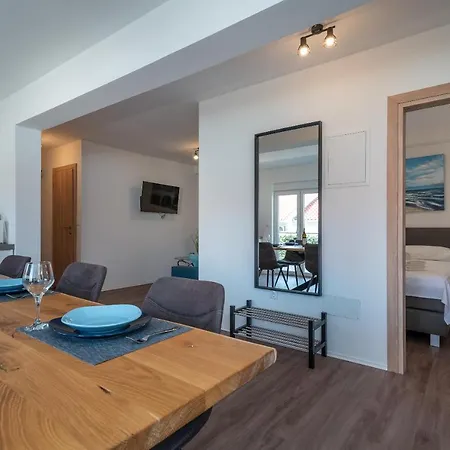 Delux Eva Apartament *